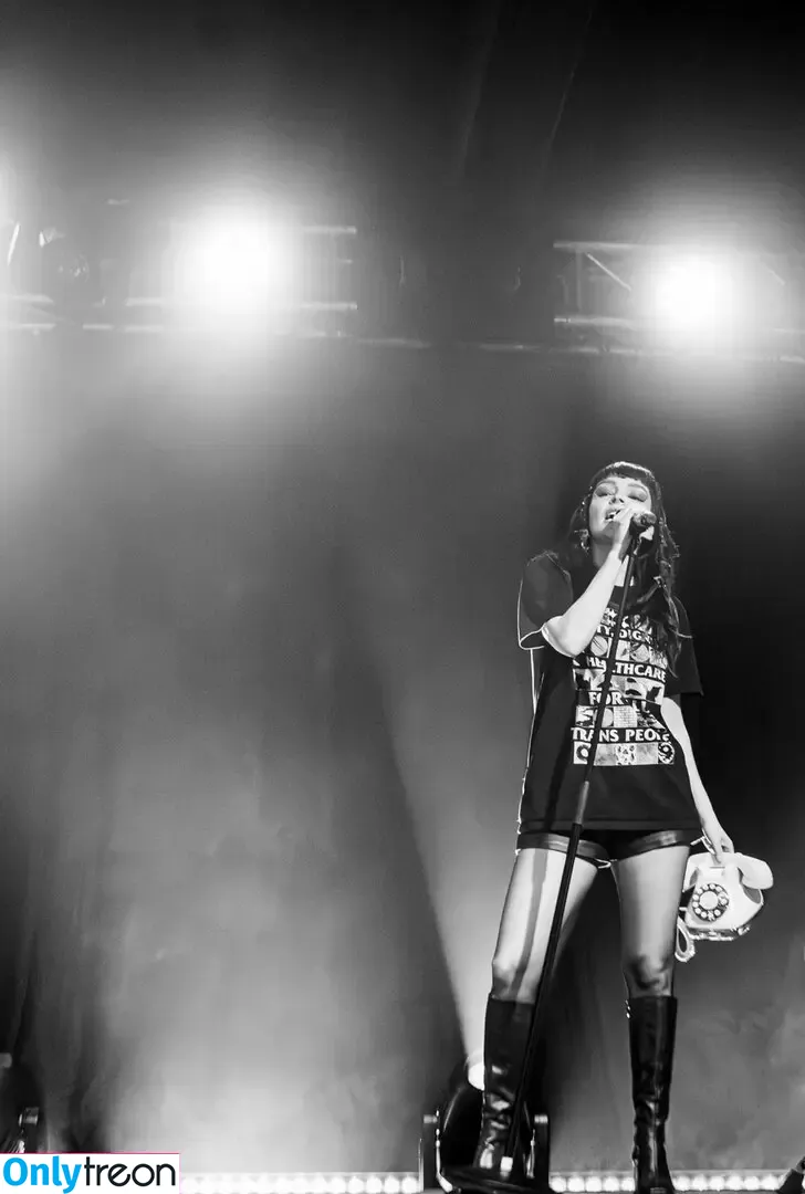 Lauren Mayberry голая photo #1257 (laurenevemayberry)