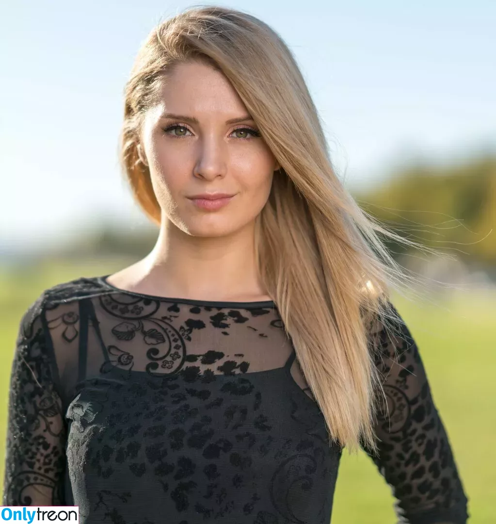 Lauren Southern nude photo #0147 (laurencheriie / laurenscandal)