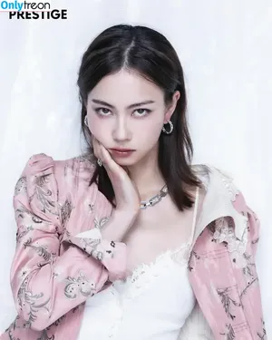 Lauren Tsai / laurentsai nude photo #0460