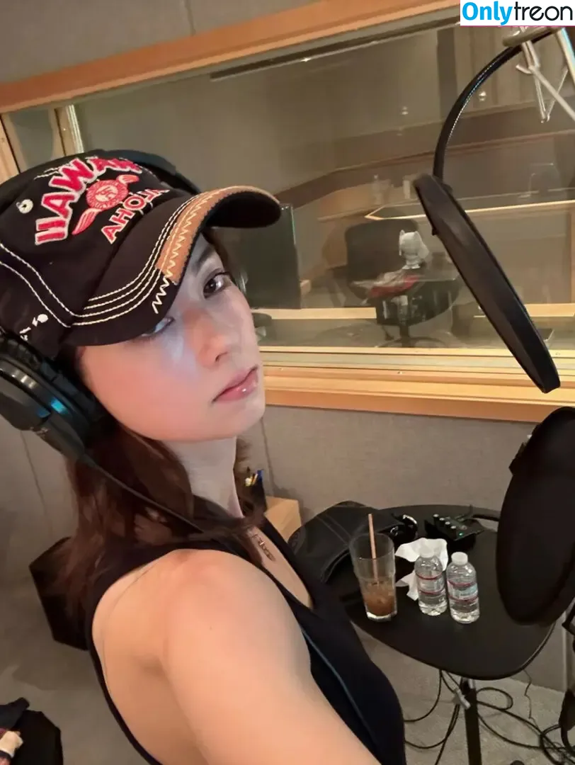 Lauren Tsai голая photo #0415 (laurentsai)