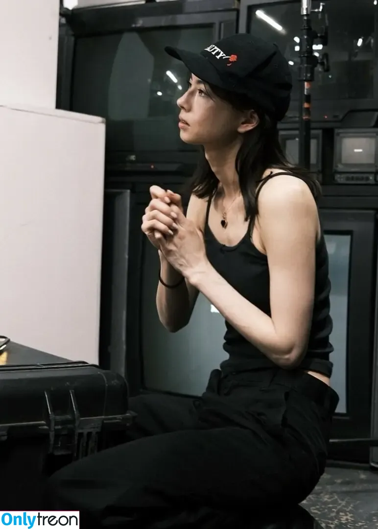 Lauren Tsai голая photo #0422 (laurentsai)