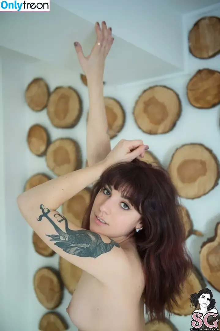 Lauretta nude photo #0438 (brokendollhatesyou / lauretta_me)