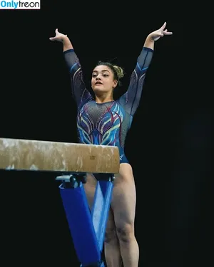 Laurie Hernandez / American gymnast / lauriehernandez фото голая #0026