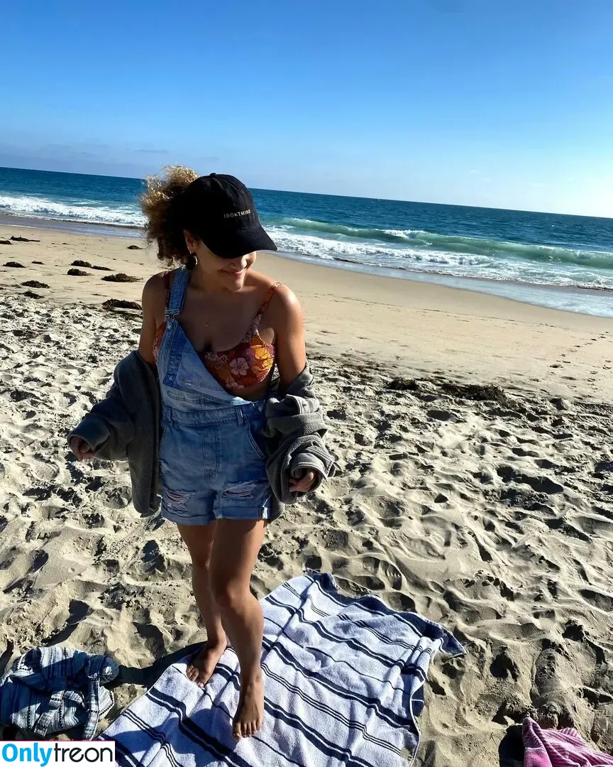 Laurie Hernandez nude photo #0007 (American gymnast / lauriehernandez)