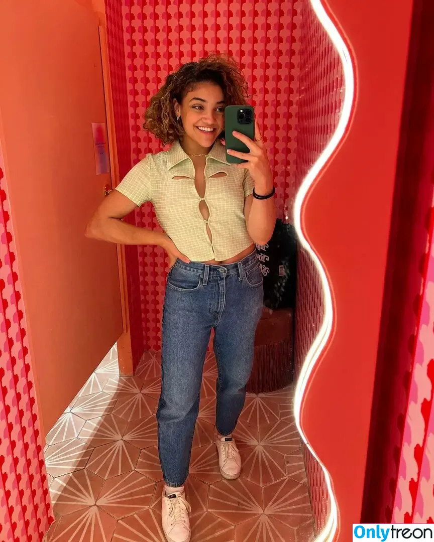 Laurie Hernandez nude photo #0151 (American gymnast / lauriehernandez)