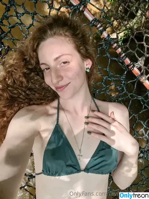 laviniatiburski / lavinia.tiburski nude photo #0009
