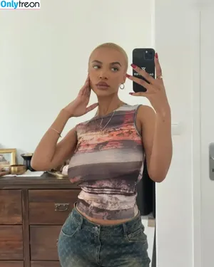 Layla (Laila Darboe) / laylaboe nude photo #0017