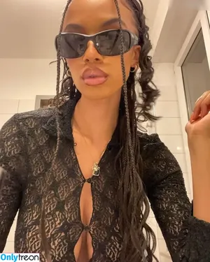 Layla (Laila Darboe) / laylaboe nude photo #0059