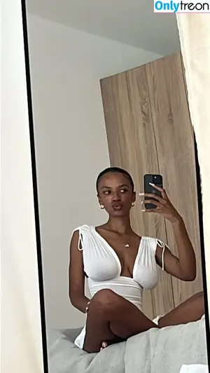 Layla (Laila Darboe) / laylaboe nude photo #0082