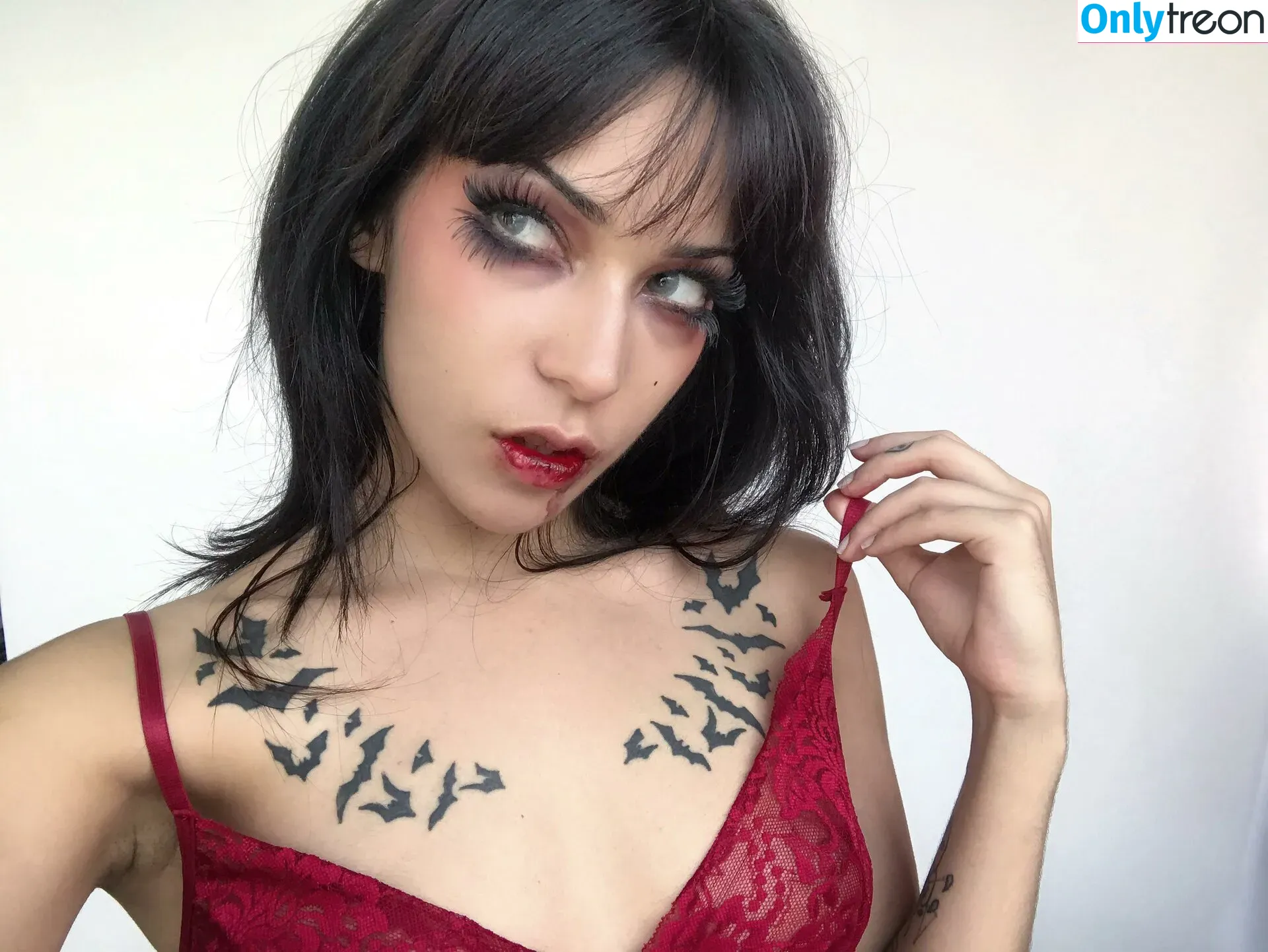 Laylahearts66 nude photo #0008 (Queenofthebatsss / Ripmyheartout)