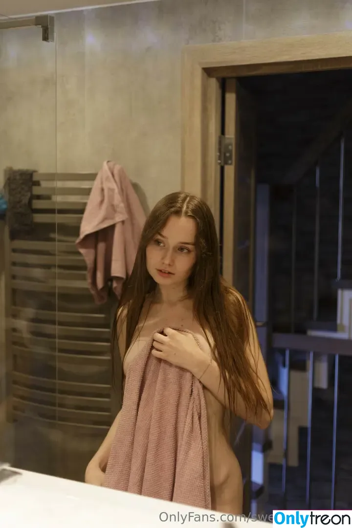 lbelanel nude photo #0017 (Laura / smallxlaura)