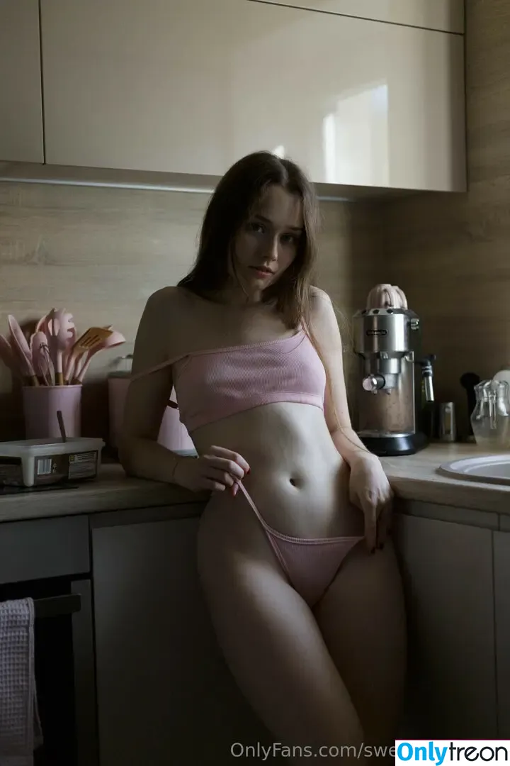 lbelanel nude photo #0019 (Laura / smallxlaura)