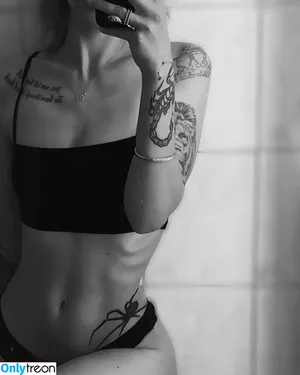 Lea Gruner / l.__gnr nude photo #0001