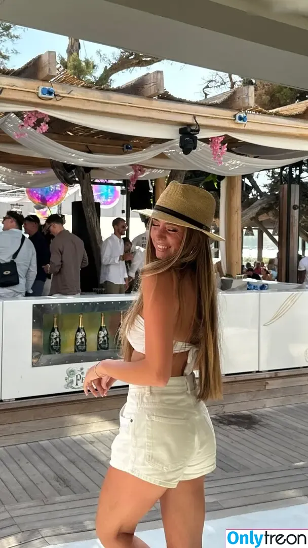 Lea Katharina Maria nude photo #1213 (leakatharinamaria)