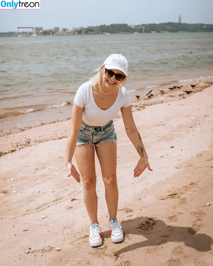 Lea Maria Jahn голая photo #0007 (leamariajahn)