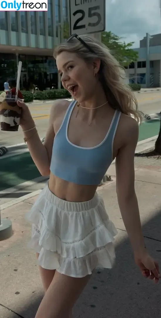 Lea Peach nude photo #1373 (Lea Peach)