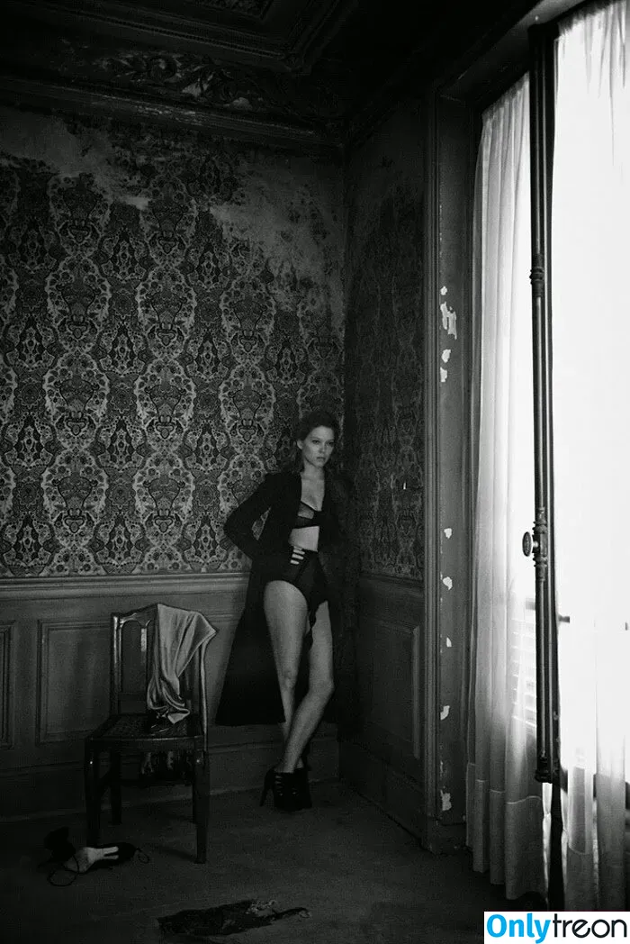 Lea Seydoux nude photo #0121 (leaseydouxfr)