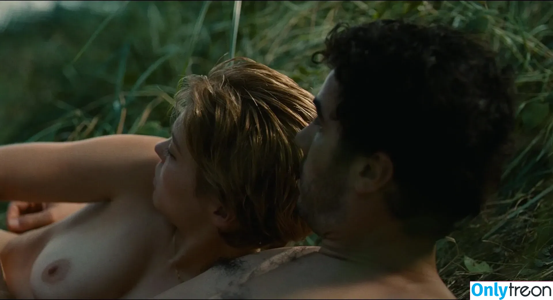 Lea Seydoux nude photo #0164 (leaseydouxfr)