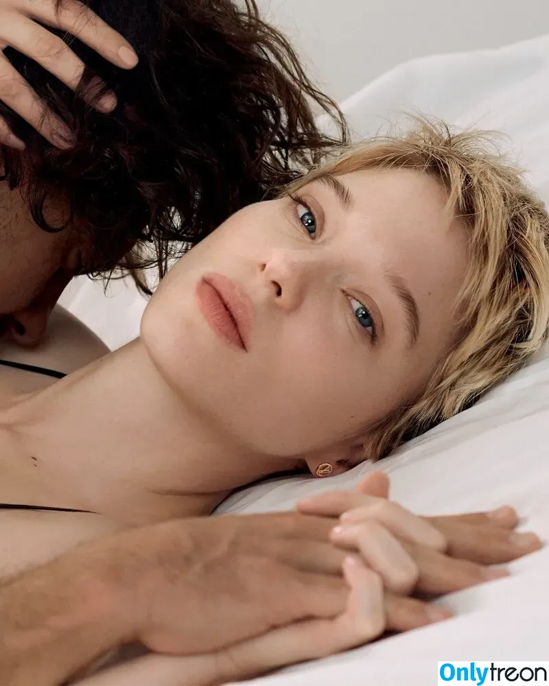 Lea Seydoux nude photo #0179 (leaseydouxfr)