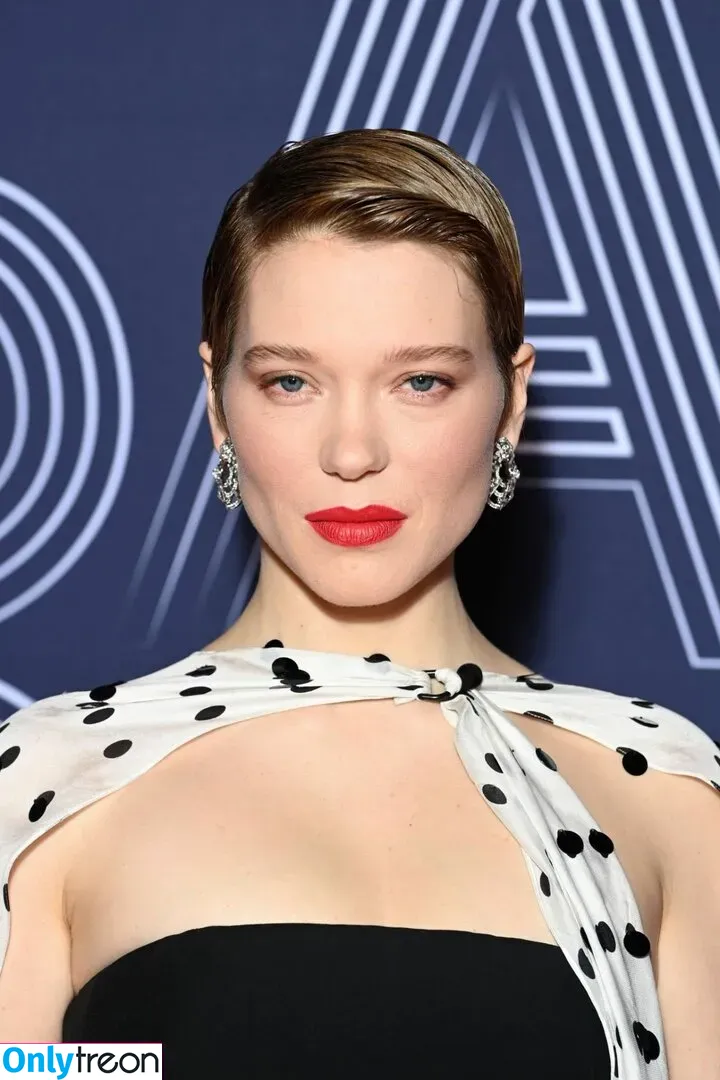 Lea Seydoux голая photo #0290 (leaseydouxfr)