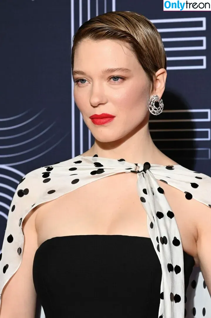 Lea Seydoux голая photo #0291 (leaseydouxfr)