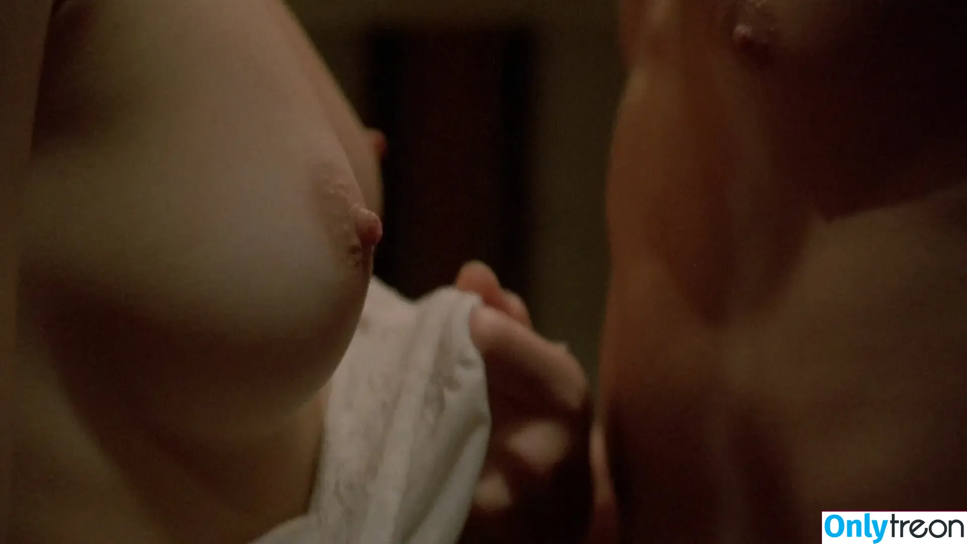 Lea Thompson голая photo #0001 (lea.thompson / lea_thompson)
