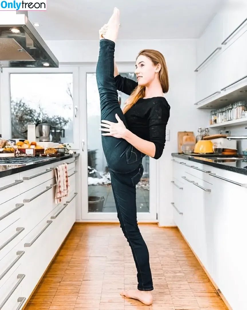 Lea Toran Jenner голая photo #0025 (LeaToranJenner)