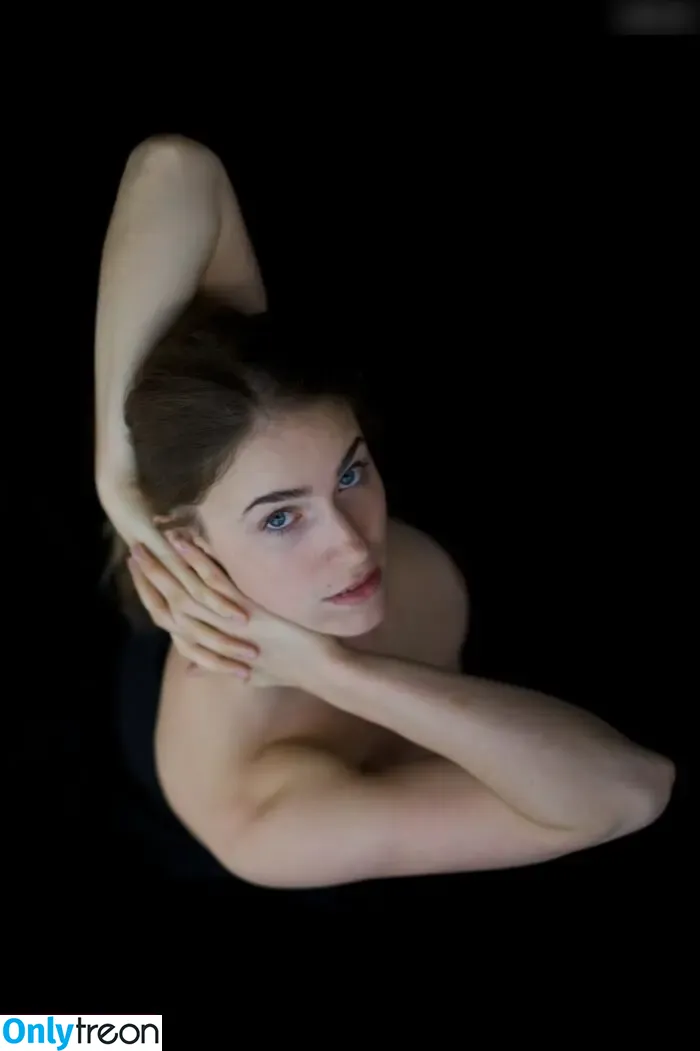 Lea Toran Jenner голая photo #0029 (LeaToranJenner)