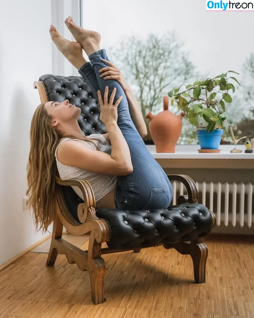 Lea Toran Jenner голая photo #0030 (LeaToranJenner)