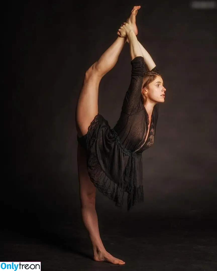 Lea Toran Jenner голая photo #0036 (LeaToranJenner)