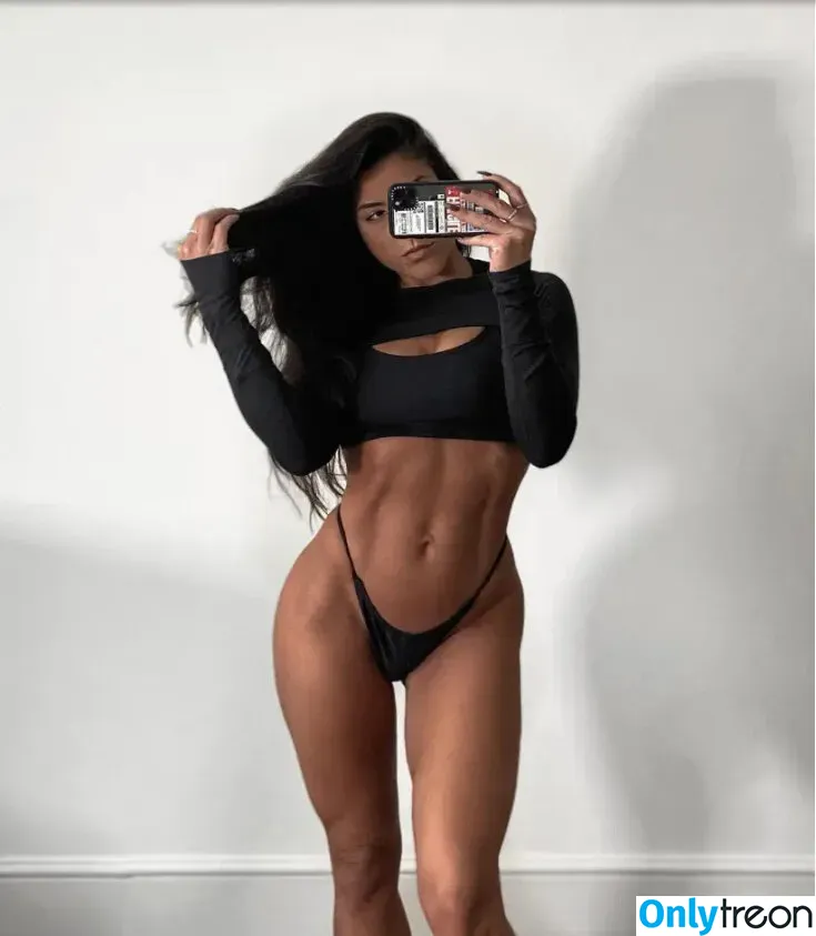 Leah Shutkever nude photo #0003 (shutkeverofficial)
