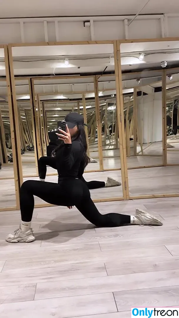 Leah Shutkever голая photo #0055 (shutkeverofficial)