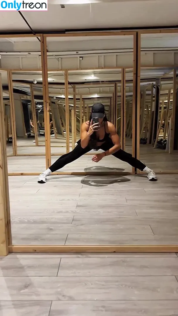 Leah Shutkever голая photo #0056 (shutkeverofficial)