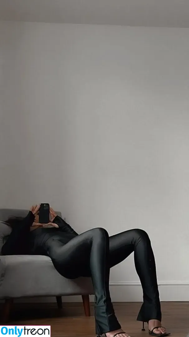 Leah Shutkever nude photo #0207 (shutkeverofficial)
