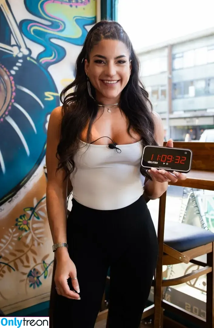 Leah Shutkever nude photo #0211 (shutkeverofficial)