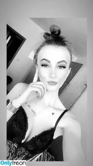 Leahgoeswilde / leahwildeofficial nude photo #0270