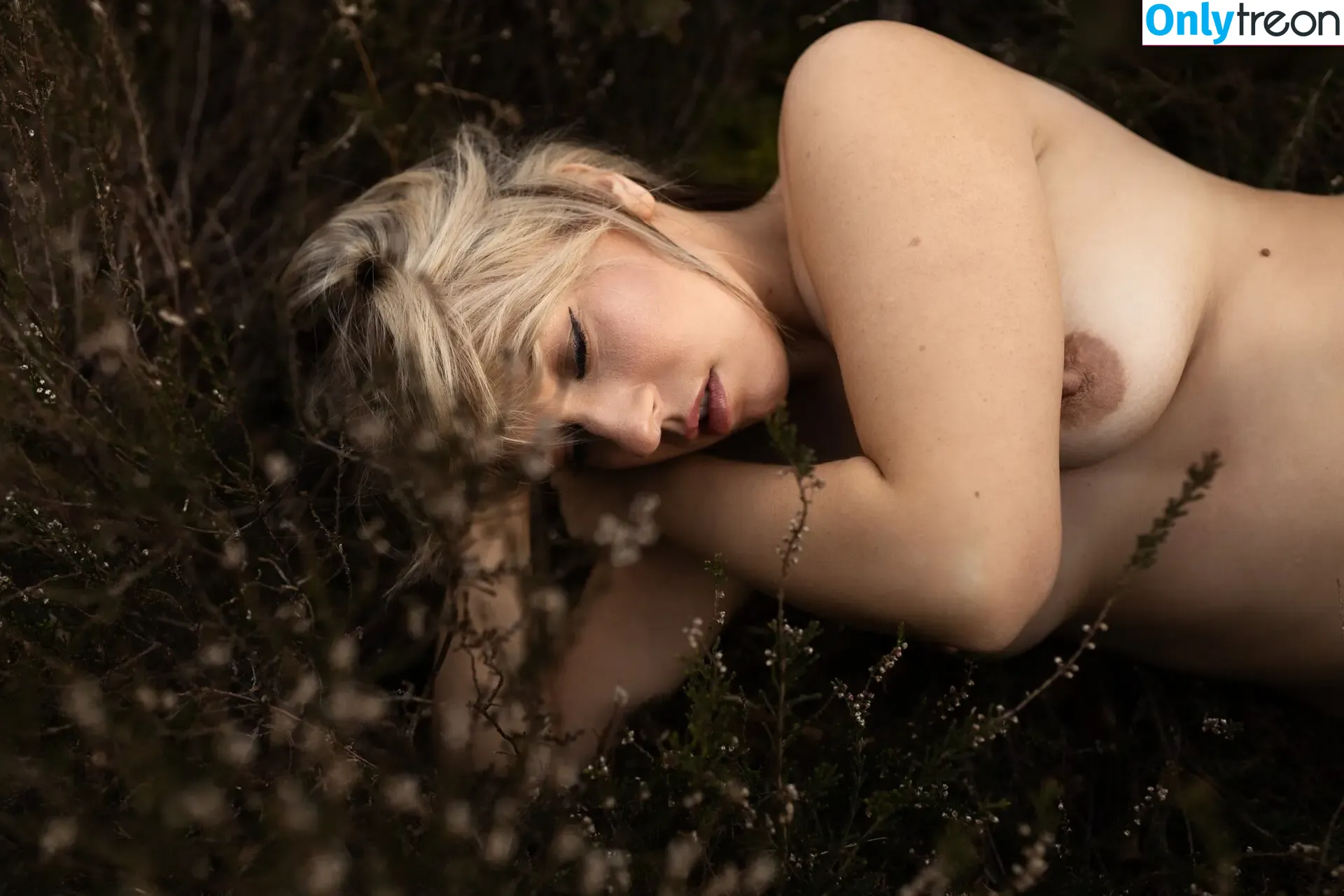 lealiiine nude photo #0007 (lealiiine)