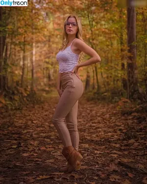 lealyferra / lea.ly / lealyferra nude photo #0027