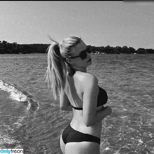 leasophie_official98 / leaa_sophiee98 фото голая #0199