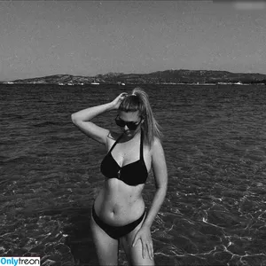 leasophie_official98 / leaa_sophiee98 фото голая #0201