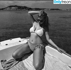 leasophie_official98 / leaa_sophiee98 фото голая #0257