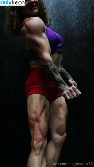 lee_keyrouz69 / itsloraleerose фото голая #0214