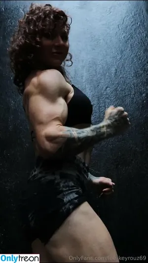 lee_keyrouz69 / itsloraleerose фото голая #0220