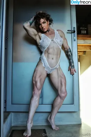 lee_keyrouz69 / itsloraleerose фото голая #0304