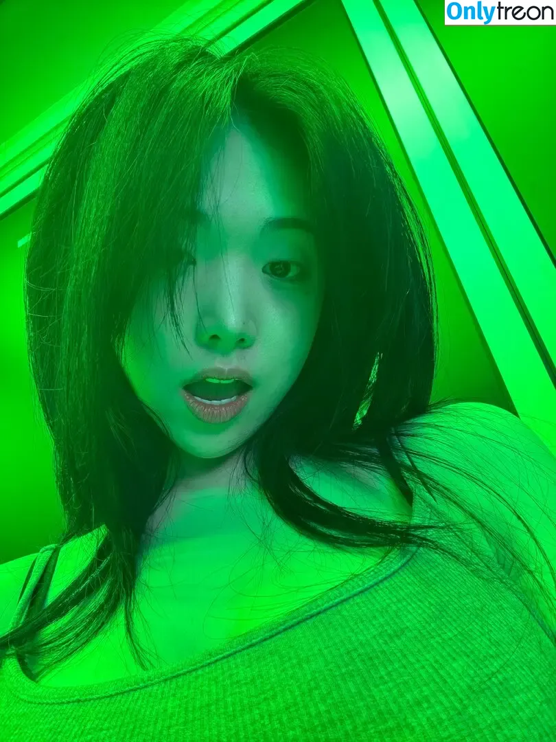 Lee Yeonwoo nude photo #0195 (yeonwooahh / 이연우)