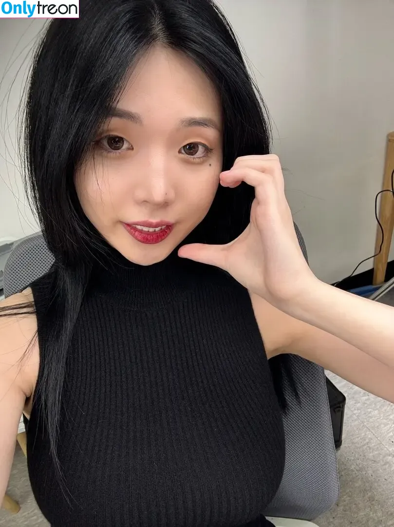 Lee Yeonwoo nude photo #0305 (yeonwooahh / 이연우)