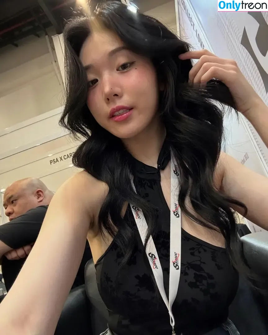 Lee Yeonwoo nude photo #0319 (yeonwooahh / 이연우)