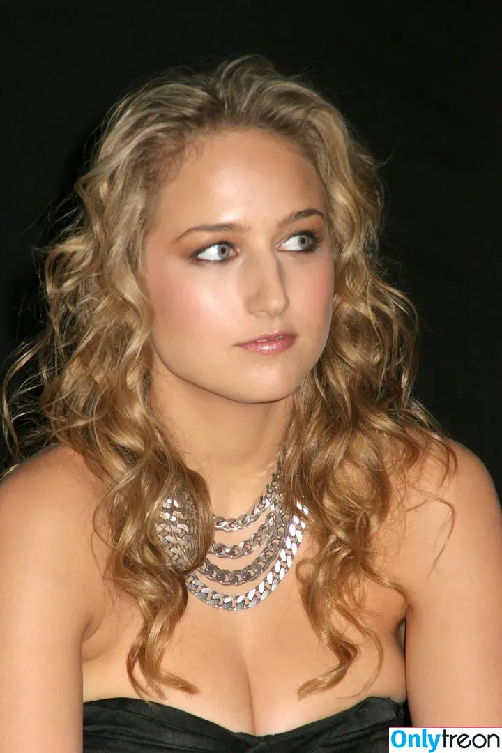 Leelee Sobieski nude photo #0043 (MissSobieski / leeleesobieskii)