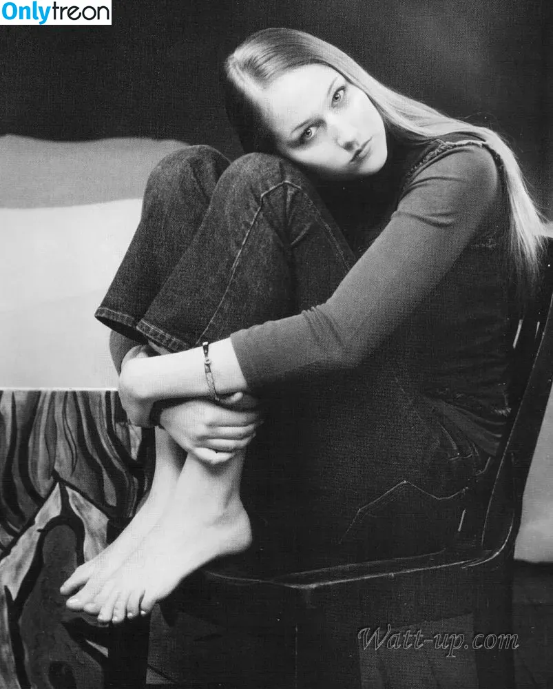 Leelee Sobieski nude photo #0099 (leeleesobieskii)