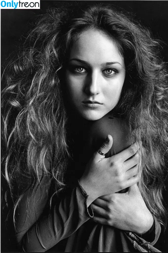 Leelee Sobieski голая photo #0124 (leeleesobieskii)